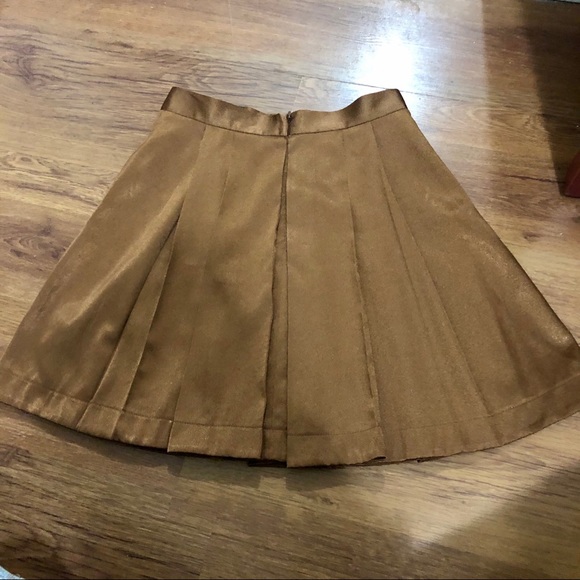 Club Monaco Angela pleated skirt - Picture 5 of 8